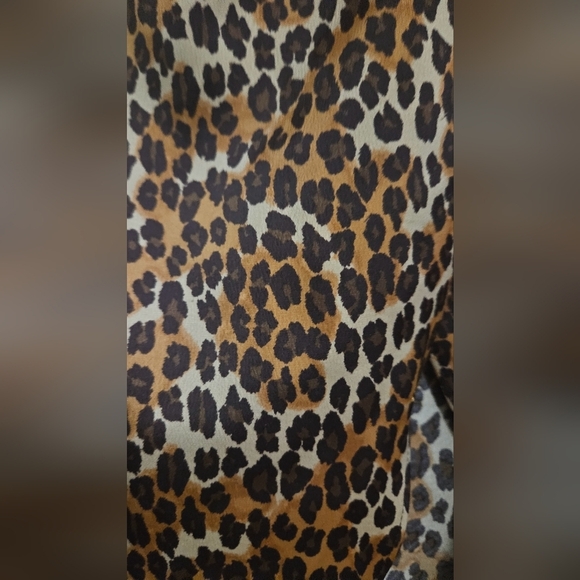 URBAN OUTFITTERS Leopard print Satin kelly Tulip wrap midi skirt. Size XS - Picture 10 of 14